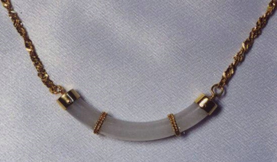 摔手镯的女人 1aa76a5930bfa2bb84e705dc68e83671.jpg