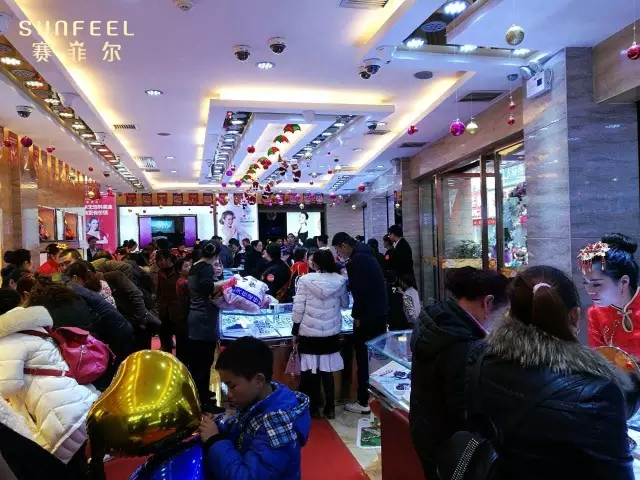 全国婚纱市场_动漫婚纱情侣头像(2)
