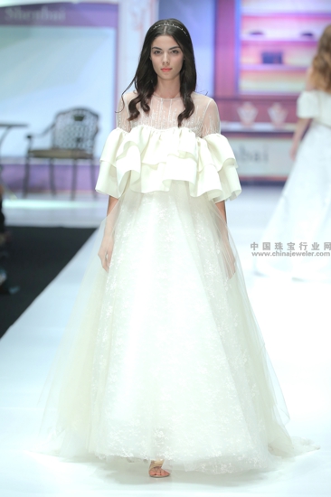 深白婚纱定制_婚纱情侣头像(2)