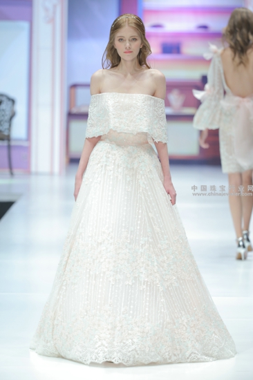 深白婚纱定制_婚纱情侣头像