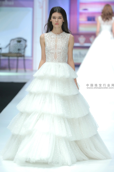 深白婚纱定制_婚纱情侣头像