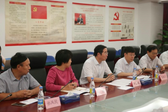 寶石中心領(lǐng)導(dǎo)會見比利時鉆石高階層議會代表2.jpg