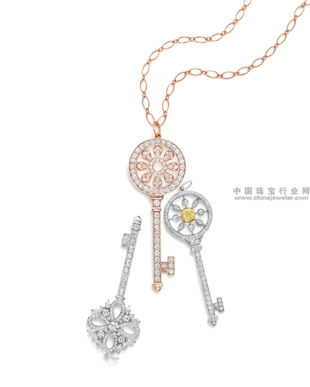 自左向右:Tiffany & Co.蒂芙尼Victoria系列铂金镶钻钥匙吊坠,18k玫瑰金镶钻花瓣形钥匙吊坠,铂金镶嵌黄钻和白钻圆形万花筒钥匙吊坠.jpg