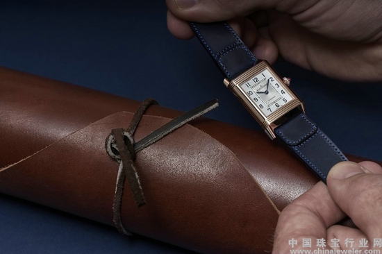 为克莱尔__米芙德__海文(Clare Milford Haven)巧心定制的积家Reverso Classic Duetto Medium双面翻转系列中型款腕表(情景图3).jpg