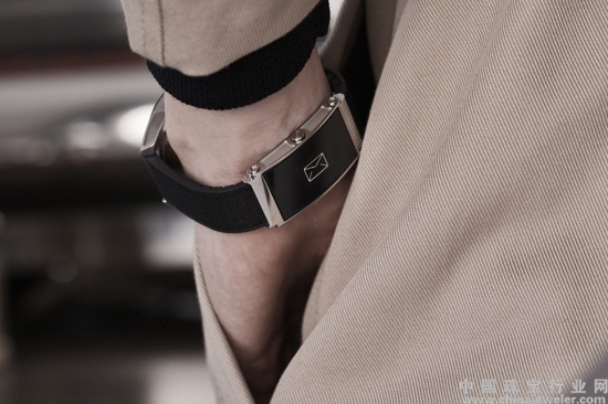万宝龙TWIN智能表带_312014_1.jpg