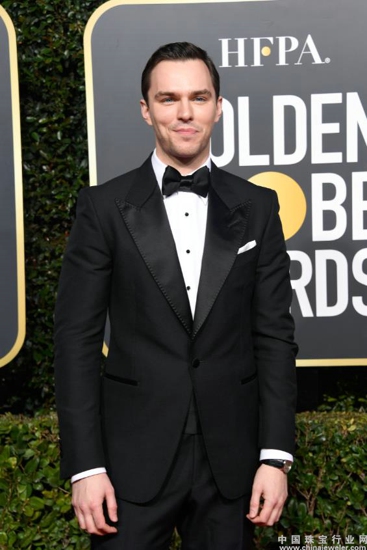 英国男演员尼古拉斯·霍尔特(Nicholas Hoult)佩戴积家Master Ultra Thin超薄大师系列日历腕表.jpg