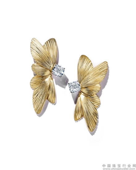 18K黄金及铂金镶钻耳环,来自Tiffany & Co. 蒂芙尼2019 Blue Book高级珠宝系列.jpg