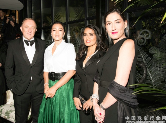 开云集团总裁François-Henri Pinault、国际影后巩俐、好莱坞影星Salma Hayek及Boucheron宝诗龙全球执行总裁Hélène Poulit-Duquesne共同见证品牌全球旗舰店重新开幕的重要时刻.jpg