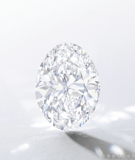 Sotheby%27s_The+Spectacular+88.22-Carat+Oval+Diamond_028HK0863.jpg