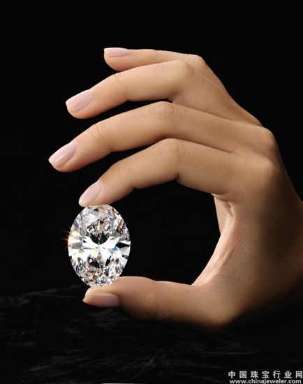 Sotheby%27s_The+Spectacular+88.22-Carat+Oval+Diamond_225HK0863.jpg