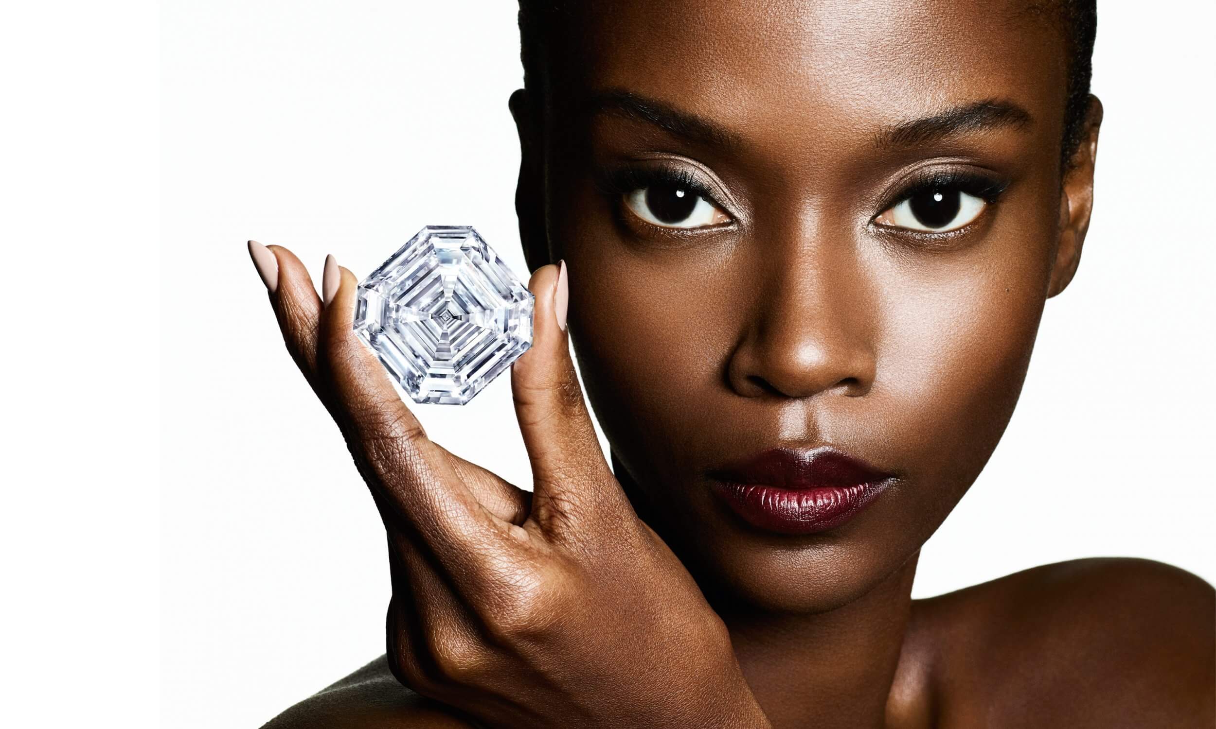 A-model-holding-the-Graff-Lesedi-La-Rona-Square-Emerald-Cut-Diamond-campaign-header-2500x1500.jpg