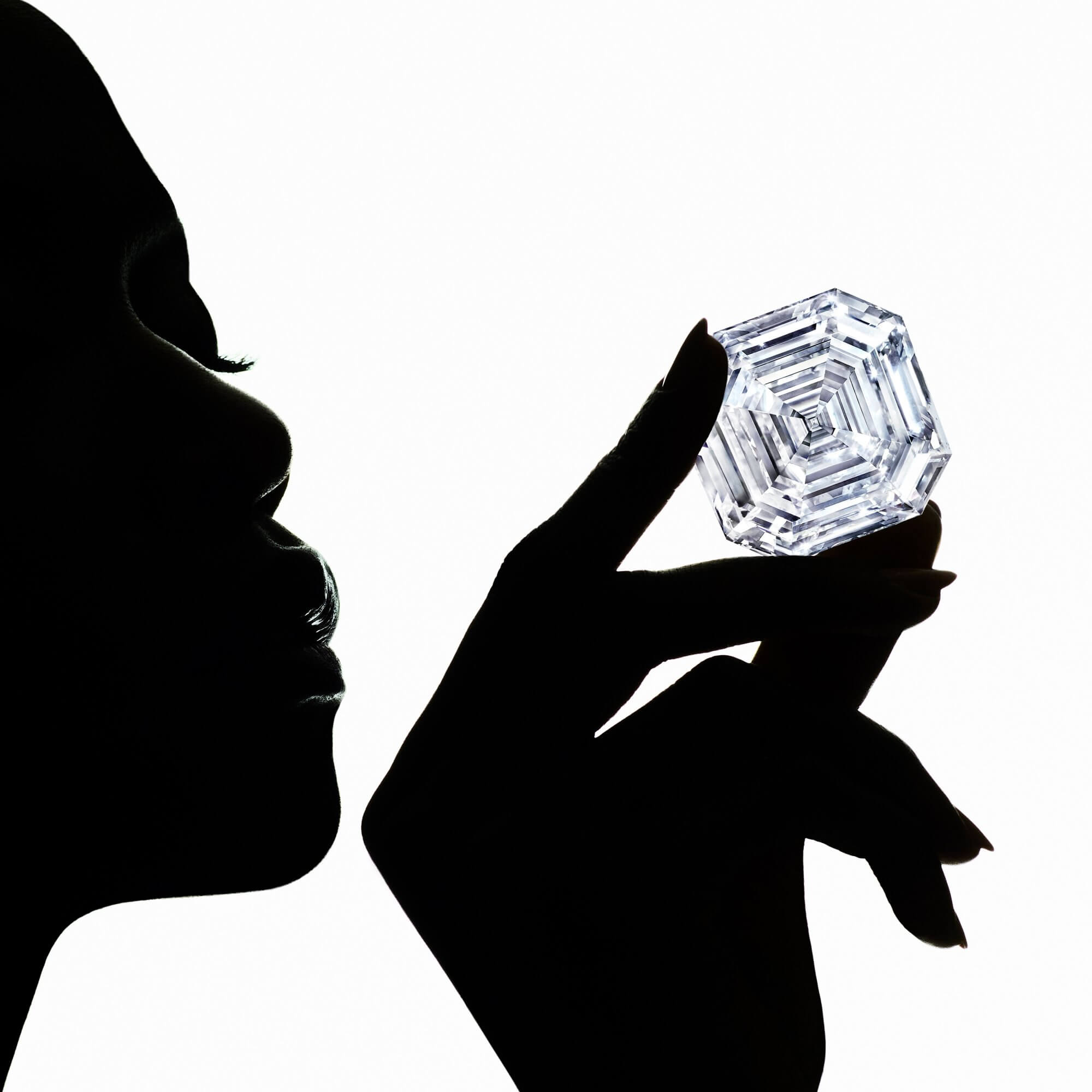Silhouette-of-a-model-holding-the-Graff-Lesedi-La-Rona-2000x2000 (1).jpg