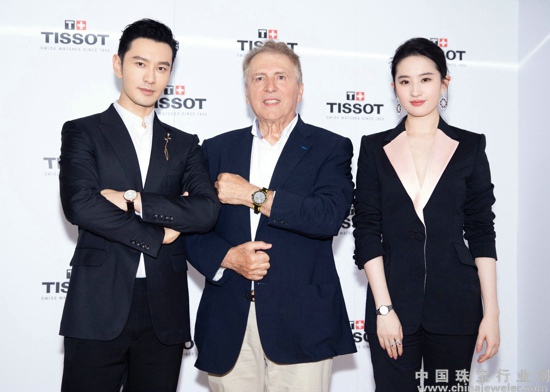 图1:天梭表全球总裁弗朗索瓦·添宝先生(François Thiébaud)先生与天梭全球形象代言人黄晓明和刘亦菲合影.jpg