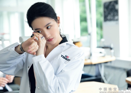 图7:天梭全球形象代言人刘亦菲装配天梭腕表.jpg