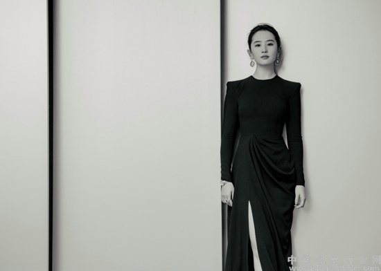图9:刘亦菲佩戴天梭卡森臻我系列女表诠释女性力量.jpg
