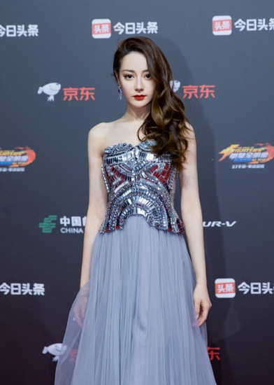 迪丽热巴佩戴Piaget伯爵珠宝亮相今日头条年度盛典-9.jpg