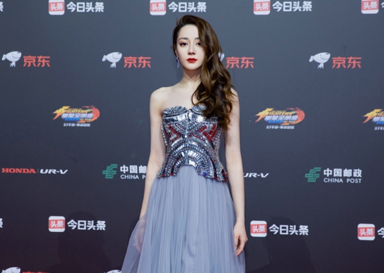 迪丽热巴佩戴Piaget伯爵珠宝亮相今日头条年度盛典-10.jpg