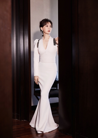 陈数佩戴PIAGET伯爵亮相《最美逆行者》开播发布会_4.jpg