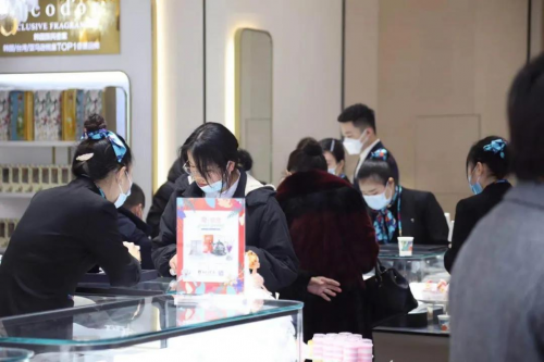 珠宝行业首家五感体验门店，ALICE浪漫花园落户重庆金沙龙湖