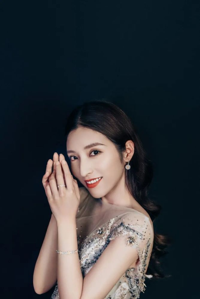 2021流行色来袭，亮丽黄珠宝让你美翻全年！