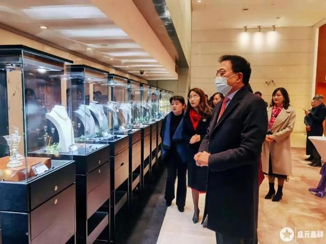 老凤祥董事长_西藏老凤祥董事长照片(3)