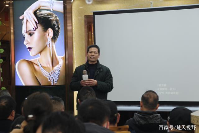 铿锵玫瑰别样红！武汉、鄂州商界达人云集鄂州嘉年珠宝城迎春联欢