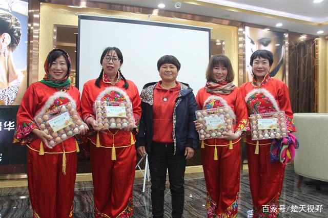 铿锵玫瑰别样红！武汉、鄂州商界达人云集鄂州嘉年珠宝城迎春联欢