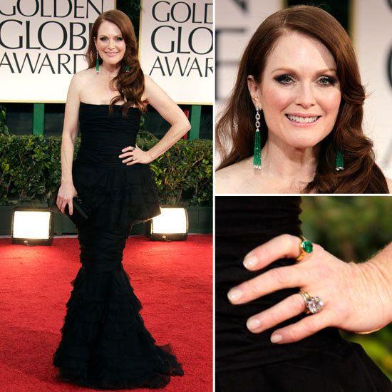 朱莉安-摩尔佩戴Fred Leighton（弗莱德-雷顿）祖母绿流苏耳环和戒指