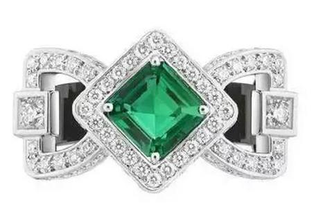 Louis Vuitton路易威登Chain Attraction 系列祖母绿方形切割戒指