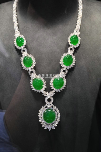 顶级翡翠镶钻石项链(品牌:老凤祥) 编辑/梁思迪 摄影/刘超图片来源