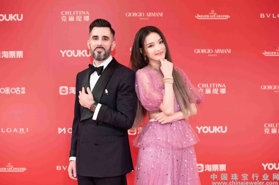 1_宝格丽大中华区财务总监彭宁斐与舒淇携手亮相第22届上海国际电影节开幕式红毯.jpg